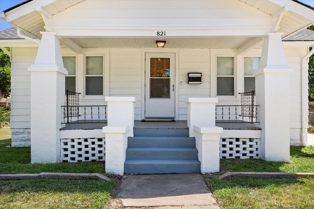 Wichita, Kansas 67213, United States, 2 Bedrooms Bedrooms, ,1 BathroomBathrooms,Residential,Pending,49135