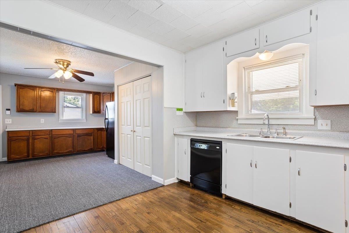 Wichita, Kansas 67213, United States, 2 Bedrooms Bedrooms, ,1 BathroomBathrooms,Residential,Pending,49135