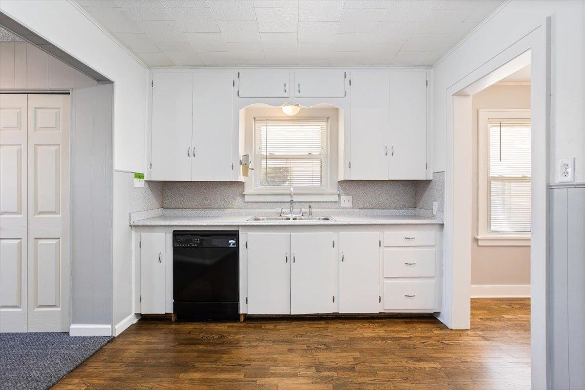 Wichita, Kansas 67213, United States, 2 Bedrooms Bedrooms, ,1 BathroomBathrooms,Residential,Pending,49135