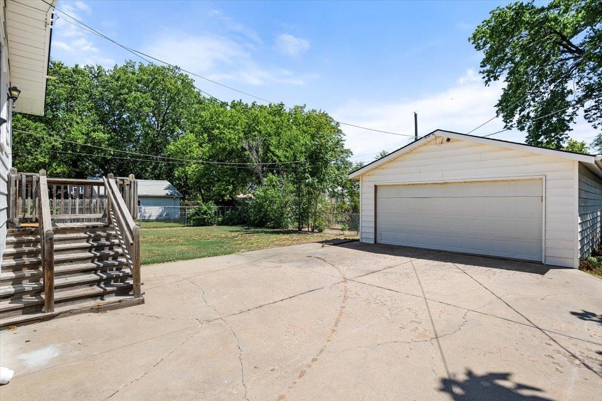 Wichita, Kansas 67213, United States, 2 Bedrooms Bedrooms, ,1 BathroomBathrooms,Residential,Pending,49135