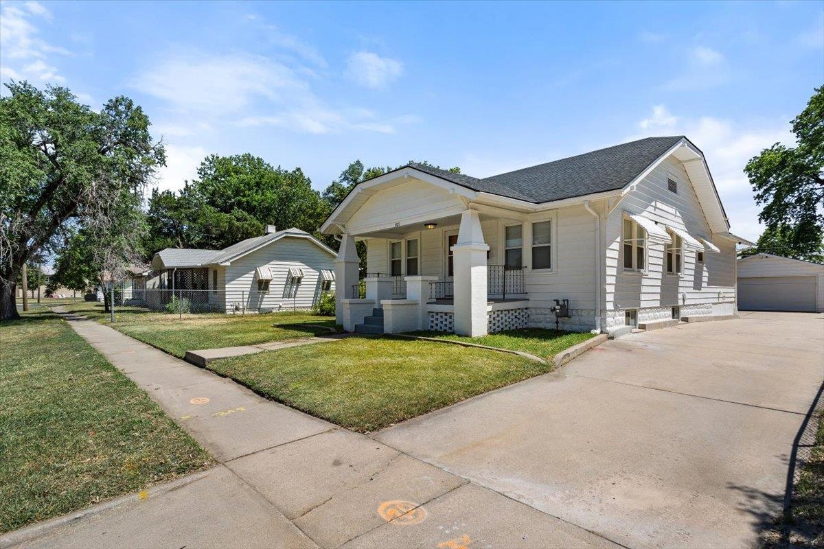 Wichita, Kansas 67213, United States, 2 Bedrooms Bedrooms, ,1 BathroomBathrooms,Residential,Pending,49135