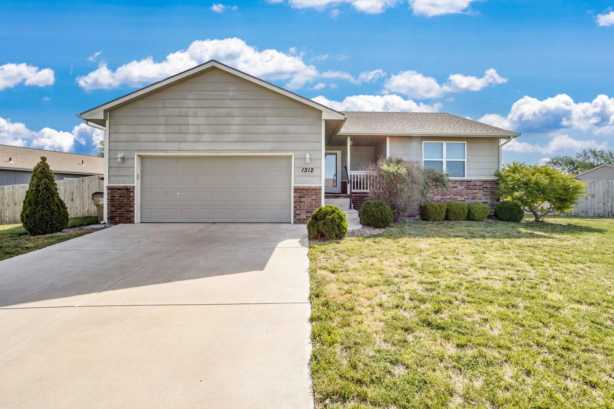 Hesston, Kansas 67062, United States, 2 Bedrooms Bedrooms, ,2 BathroomsBathrooms,Residential,Pending,139709