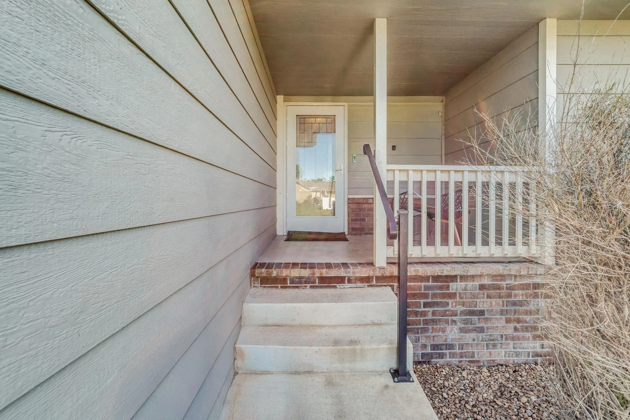 Hesston, Kansas 67062, United States, 2 Bedrooms Bedrooms, ,2 BathroomsBathrooms,Residential,Pending,139709