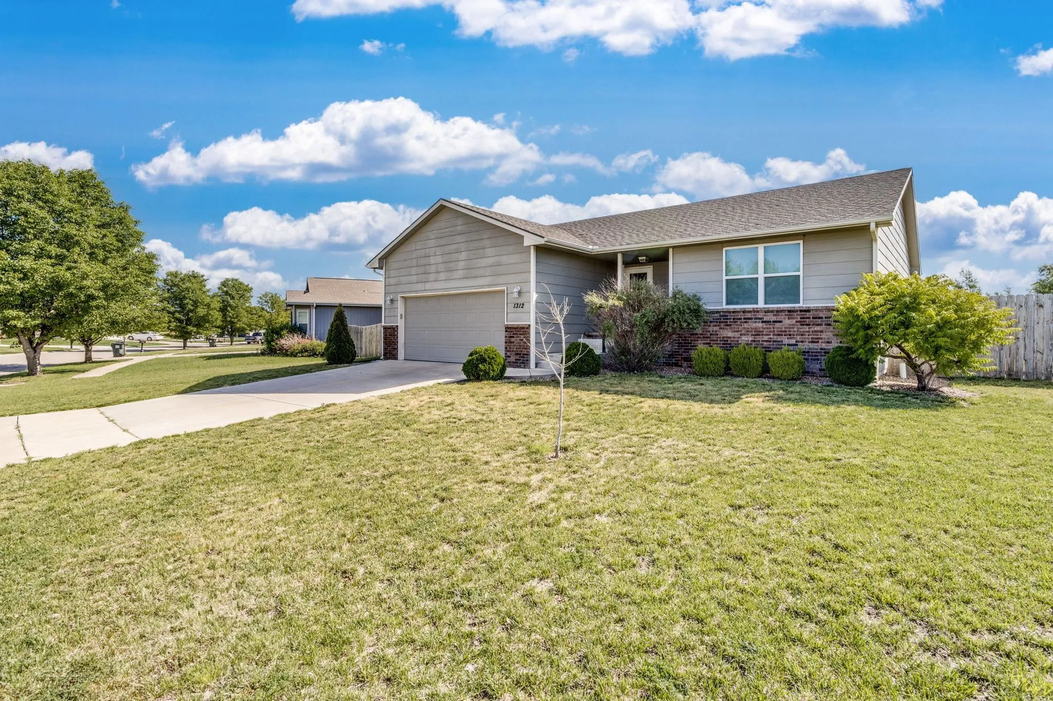 Hesston, Kansas 67062, United States, 2 Bedrooms Bedrooms, ,2 BathroomsBathrooms,Residential,Pending,139709