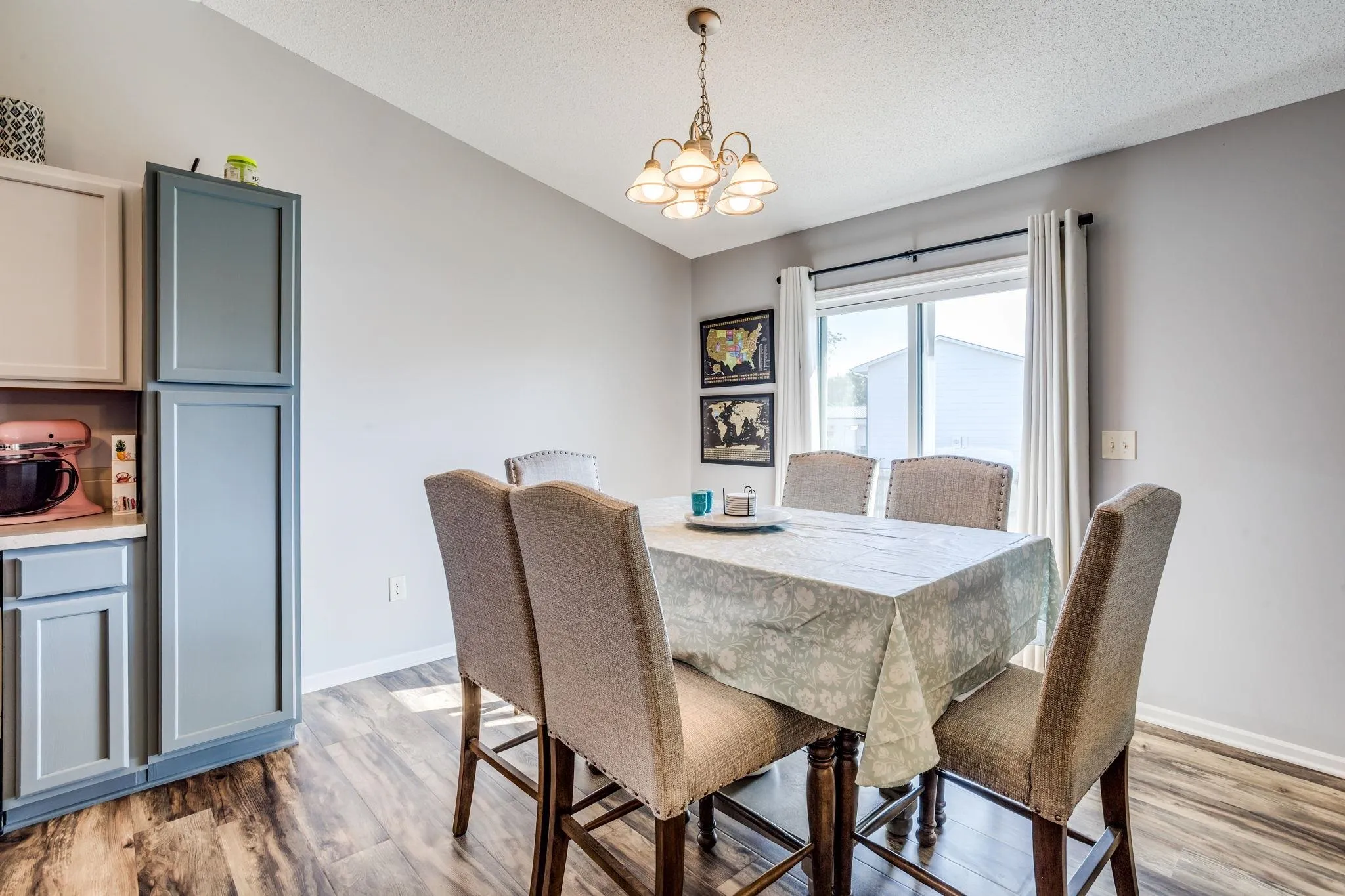 Hesston, Kansas 67062, United States, 2 Bedrooms Bedrooms, ,2 BathroomsBathrooms,Residential,Pending,139709