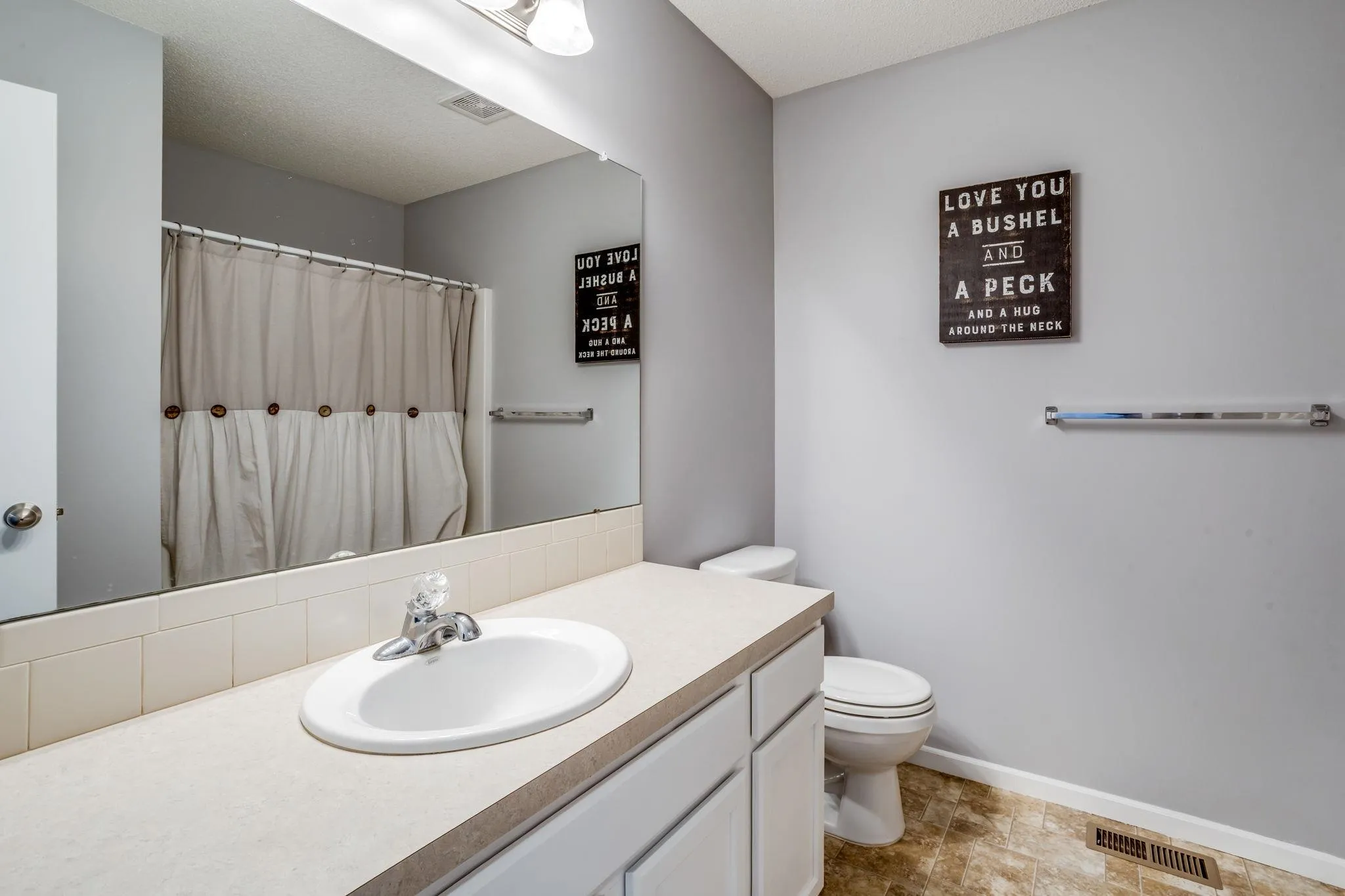 Hesston, Kansas 67062, United States, 2 Bedrooms Bedrooms, ,2 BathroomsBathrooms,Residential,Pending,139709