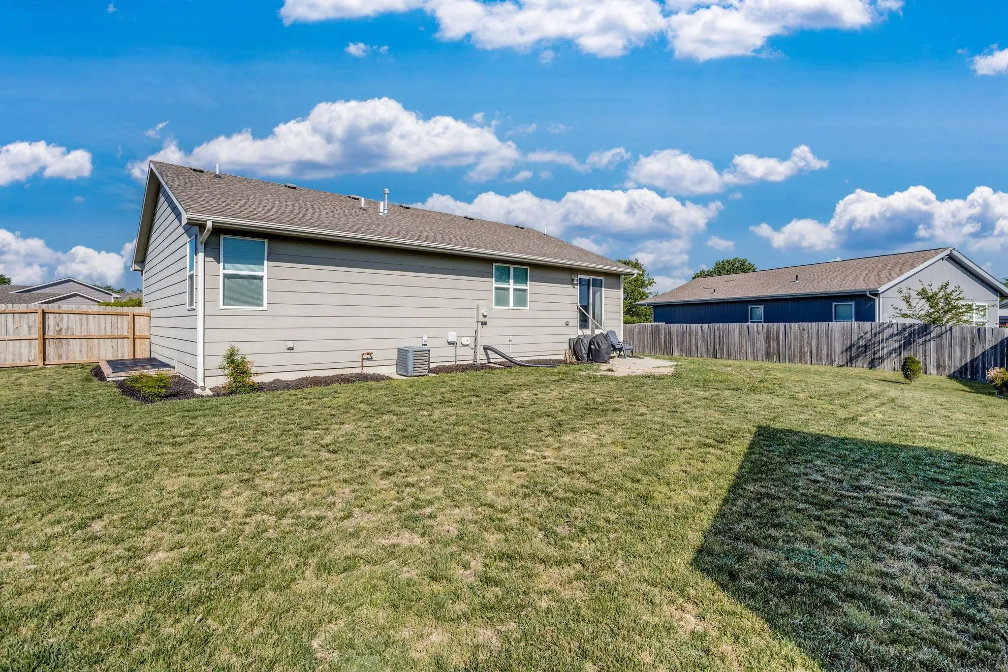 Hesston, Kansas 67062, United States, 2 Bedrooms Bedrooms, ,2 BathroomsBathrooms,Residential,Pending,139709