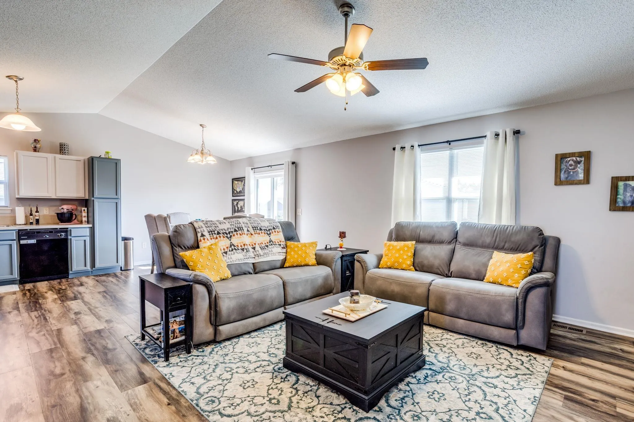 Hesston, Kansas 67062, United States, 2 Bedrooms Bedrooms, ,2 BathroomsBathrooms,Residential,Pending,139709