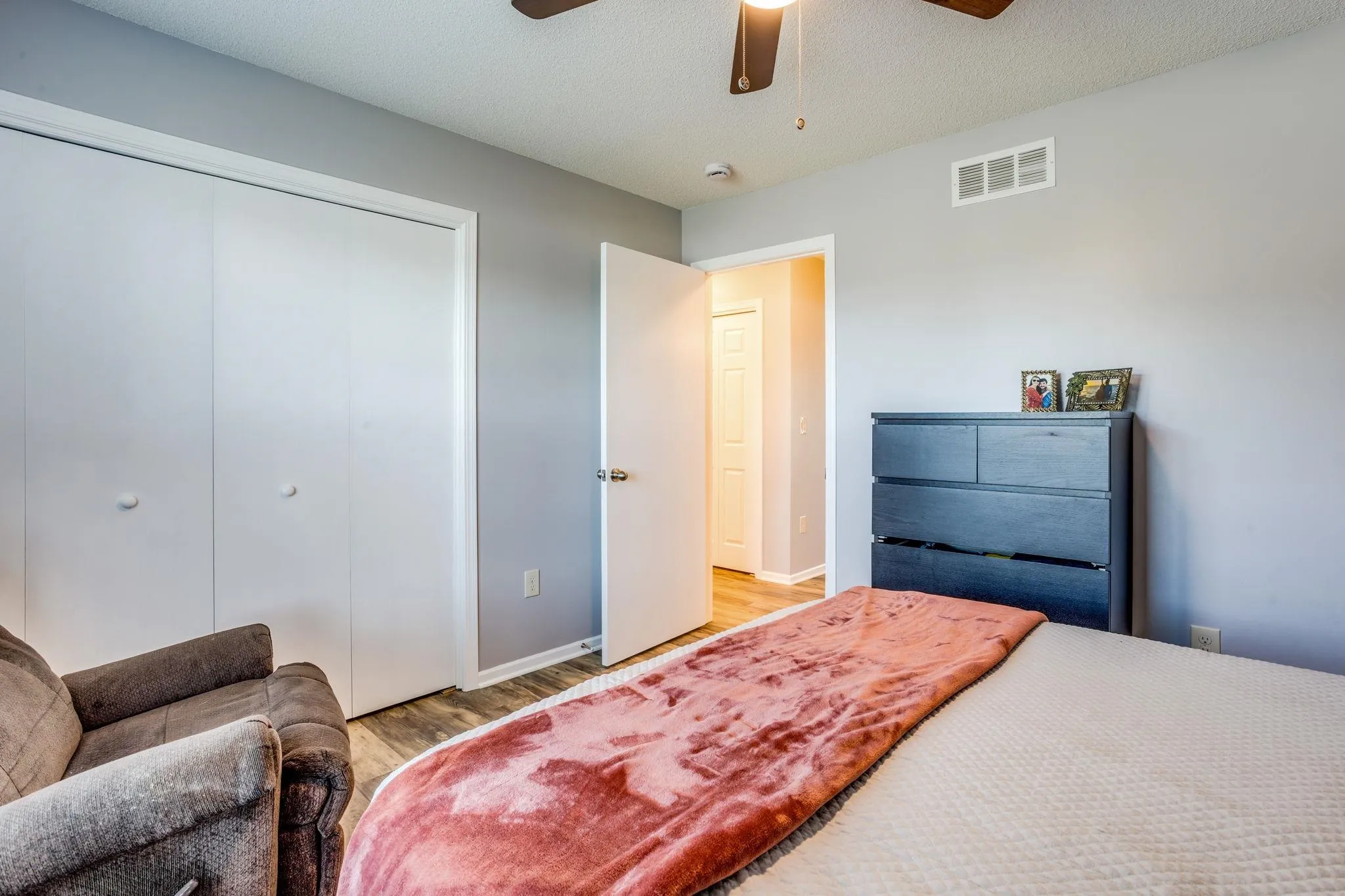 Hesston, Kansas 67062, United States, 2 Bedrooms Bedrooms, ,2 BathroomsBathrooms,Residential,Pending,139709