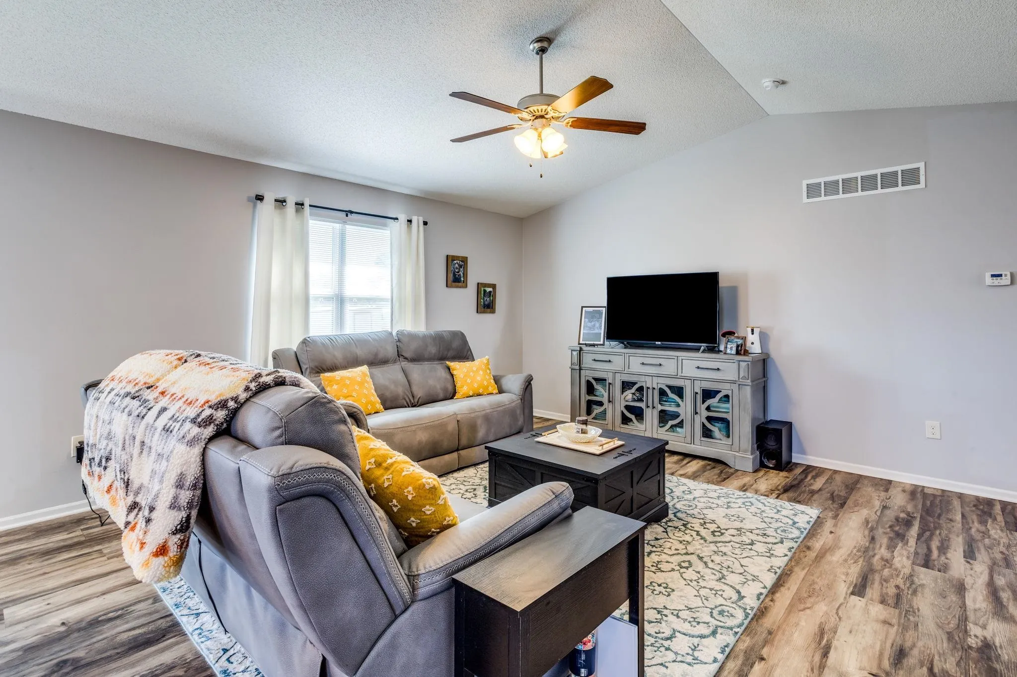 Hesston, Kansas 67062, United States, 2 Bedrooms Bedrooms, ,2 BathroomsBathrooms,Residential,Pending,139709