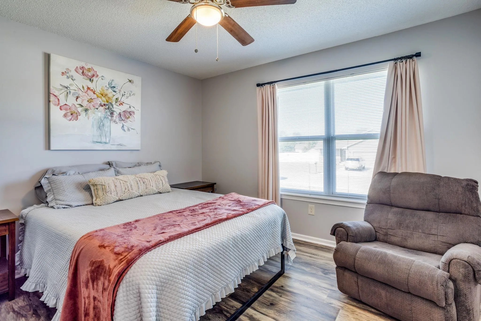 Hesston, Kansas 67062, United States, 2 Bedrooms Bedrooms, ,2 BathroomsBathrooms,Residential,Pending,139709