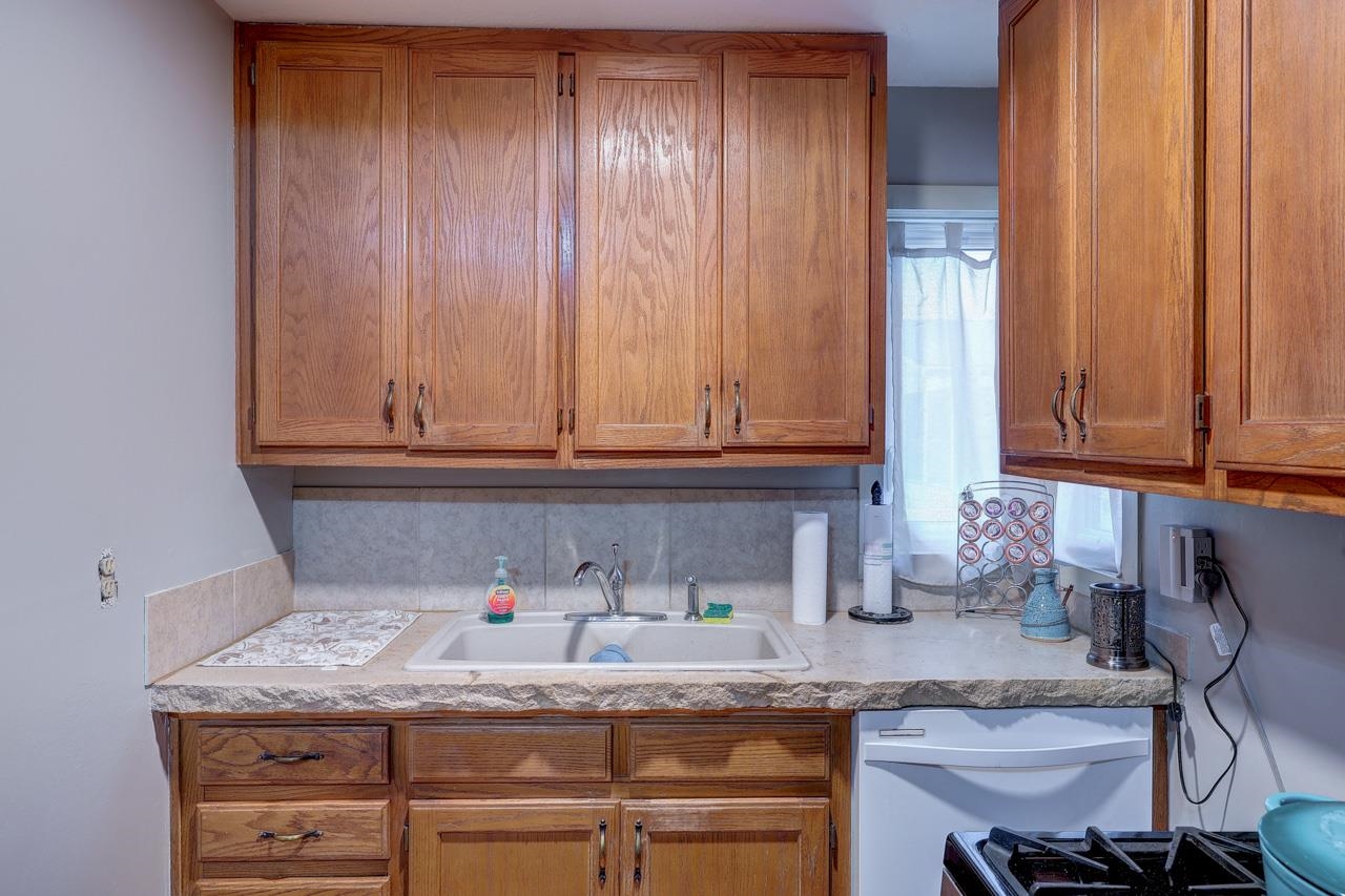 619 E 10th Ave, Winfield, Kansas image 33
