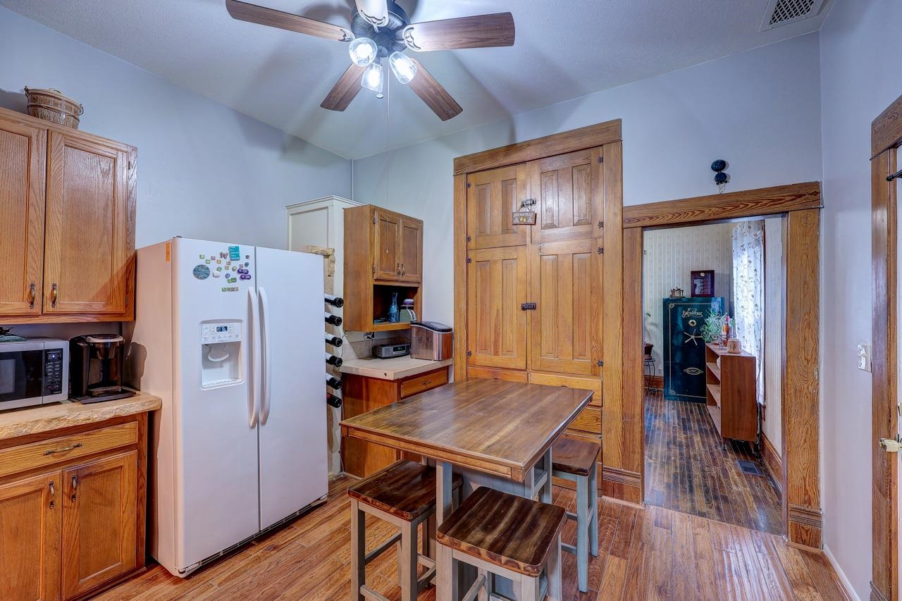 619 E 10th Ave, Winfield, Kansas image 30