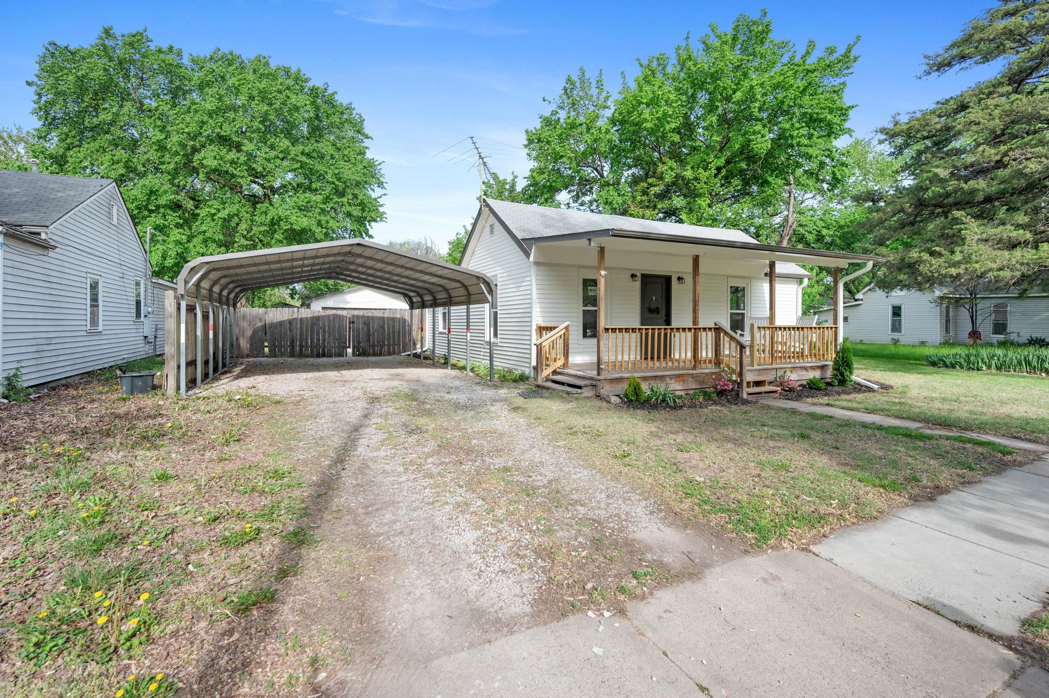 1129 S Bonn St, Wichita, Kansas image 2