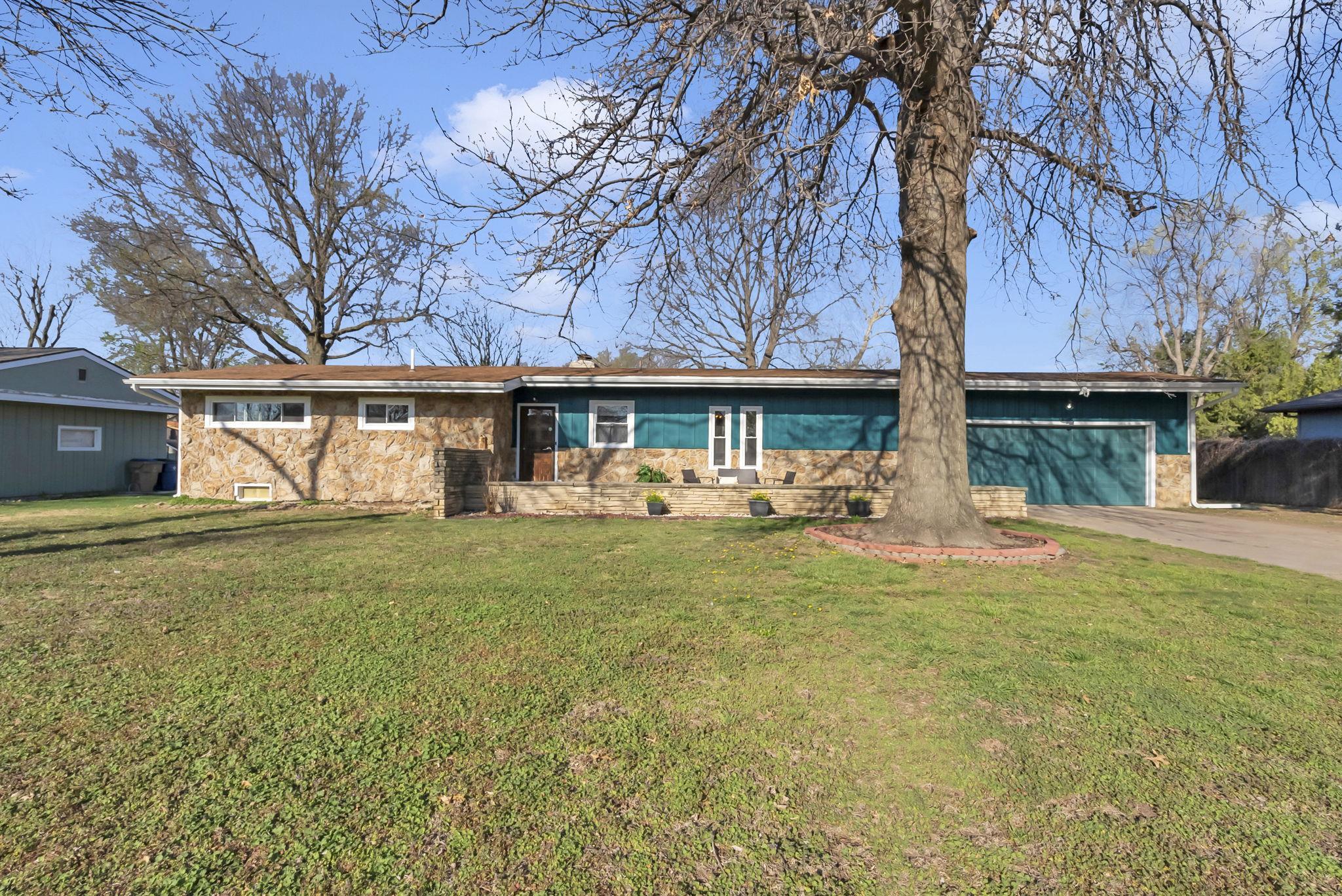 525 S Woodchuck Ln, Wichita, Kansas image 1