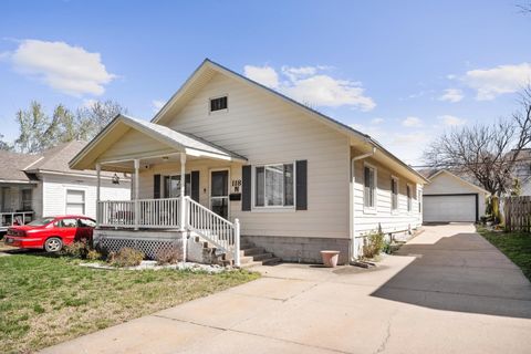 Homes For Sale - 118 N Massachusetts St<br/> Cowley County, Winfield, KS 67156