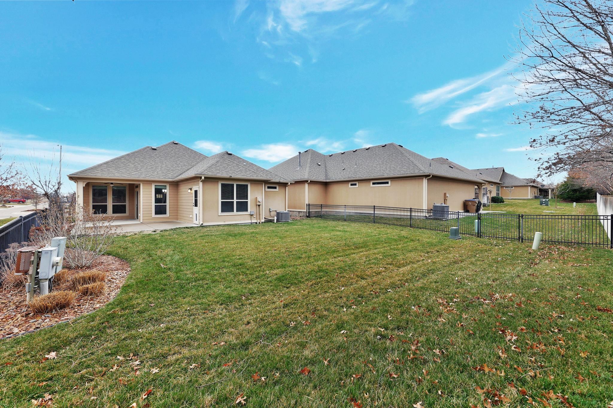 Wichita, Kansas 67235, United States, 2 Bedrooms Bedrooms, ,2 BathroomsBathrooms,Residential,Pending,63265