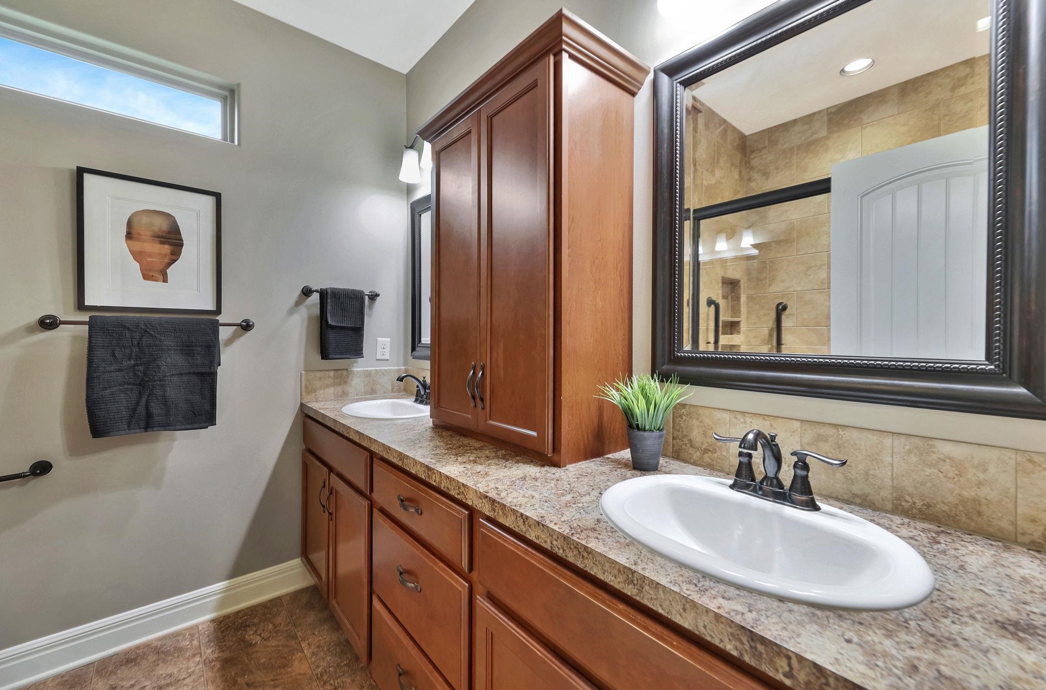 Wichita, Kansas 67235, United States, 2 Bedrooms Bedrooms, ,2 BathroomsBathrooms,Residential,Pending,63265