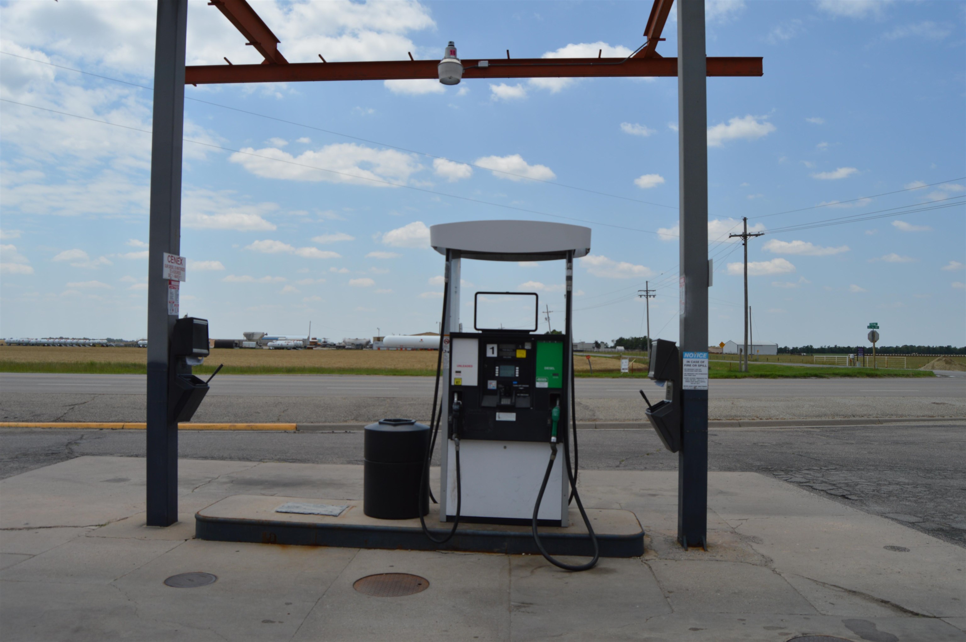 Canton, Kansas 67428, United States, ,Commercial,Pending,72471