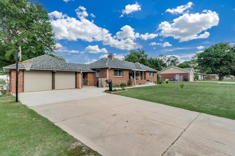 Homes For Sale - 110 S Tyler Rd<br/> Wichita, KS 67209