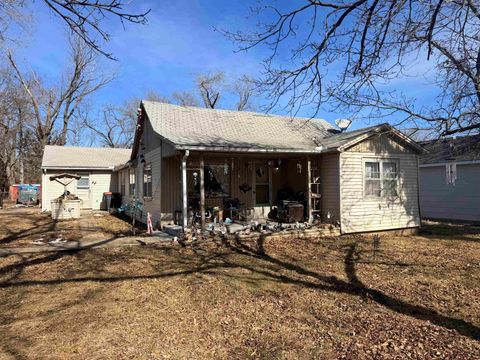 Homes For Sale - 1208 W 6th Ave<br/> El Dorado, KS 67042