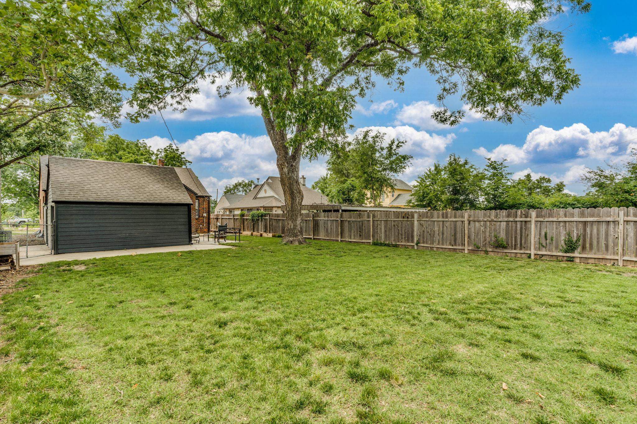 556 S Poplar St, Wichita, Kansas image 23