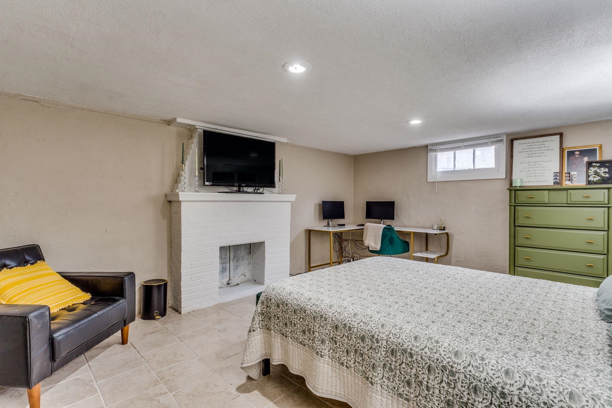 556 S Poplar St, Wichita, Kansas image 20