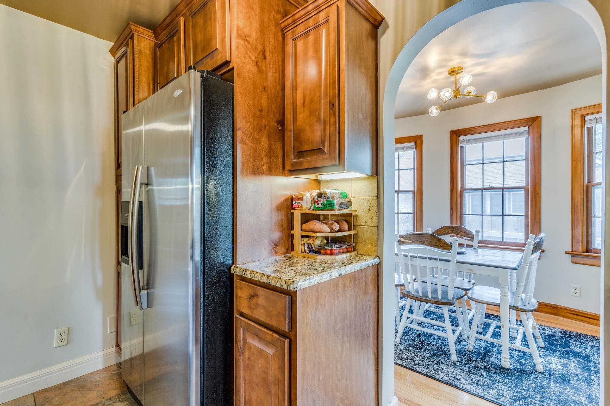556 S Poplar St, Wichita, Kansas image 10