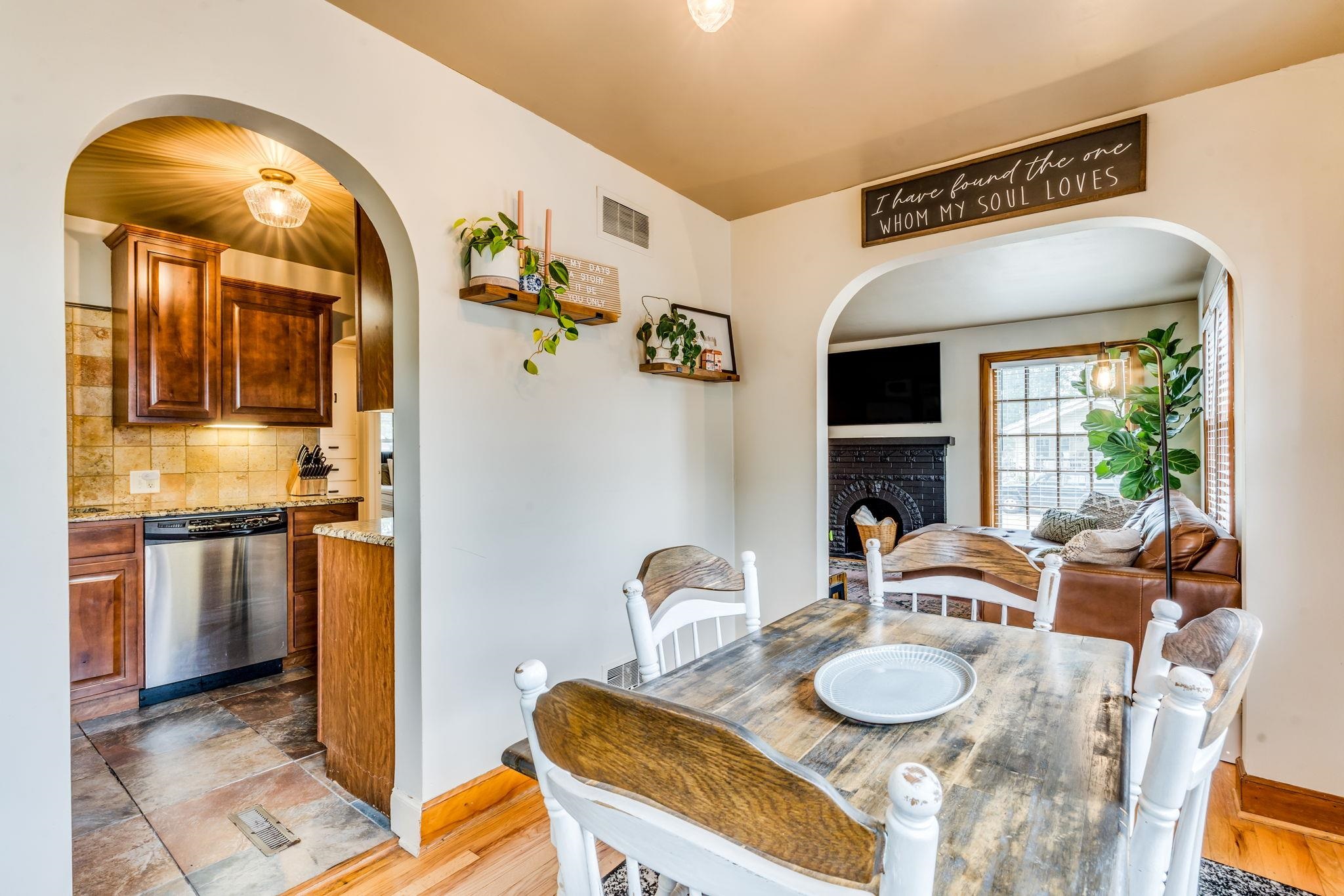 556 S Poplar St, Wichita, Kansas image 7