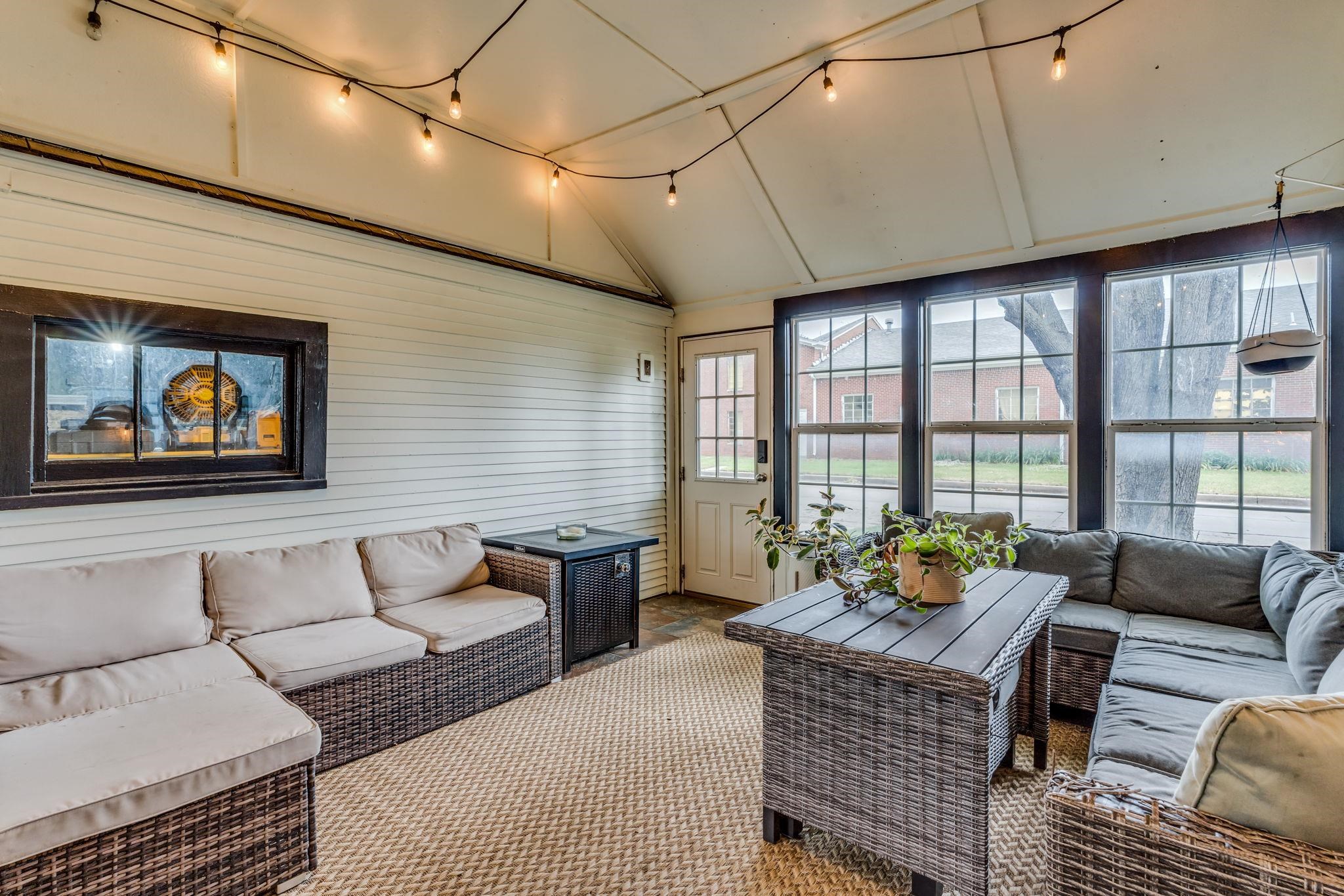 556 S Poplar St, Wichita, Kansas image 16