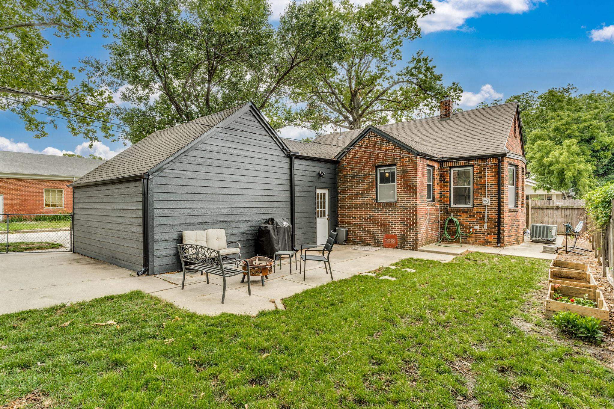 556 S Poplar St, Wichita, Kansas image 24