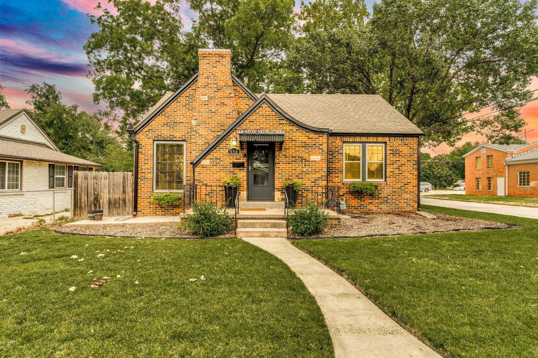 556 S Poplar St, Wichita, Kansas image 1