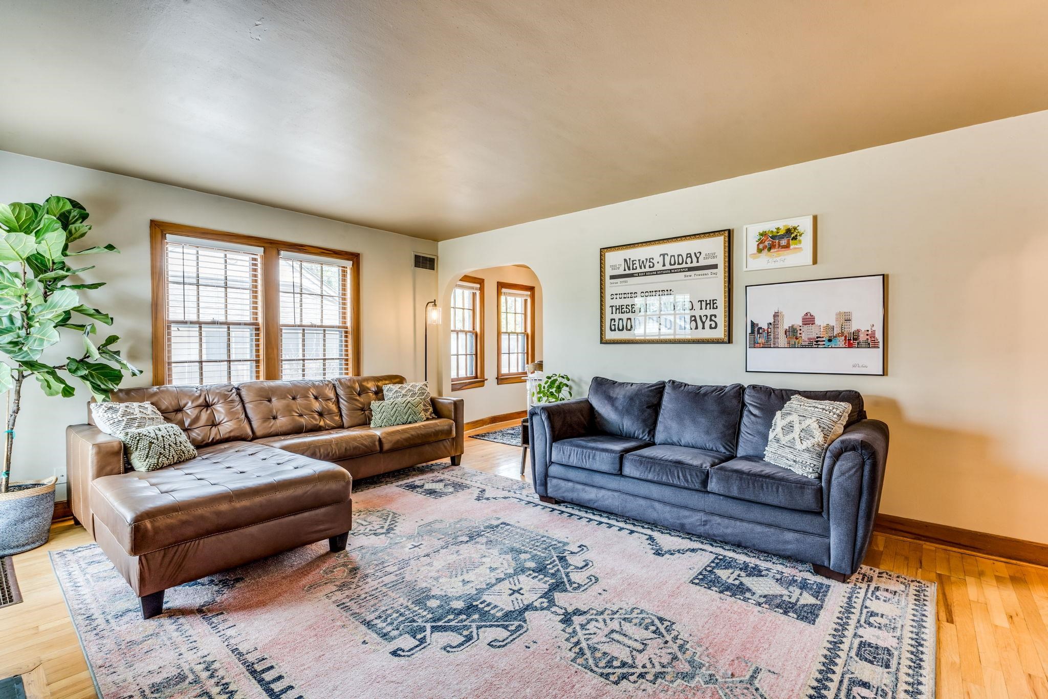 556 S Poplar St, Wichita, Kansas image 2