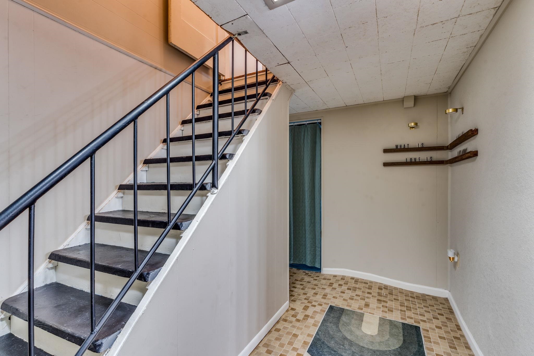 556 S Poplar St, Wichita, Kansas image 19