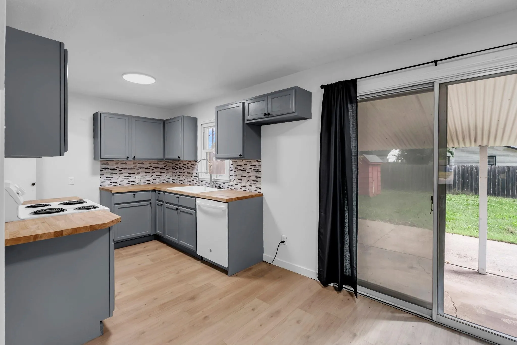 Wichita, Kansas 67218, United States, 2 Bedrooms Bedrooms, ,1 BathroomBathrooms,Residential,Active,227477