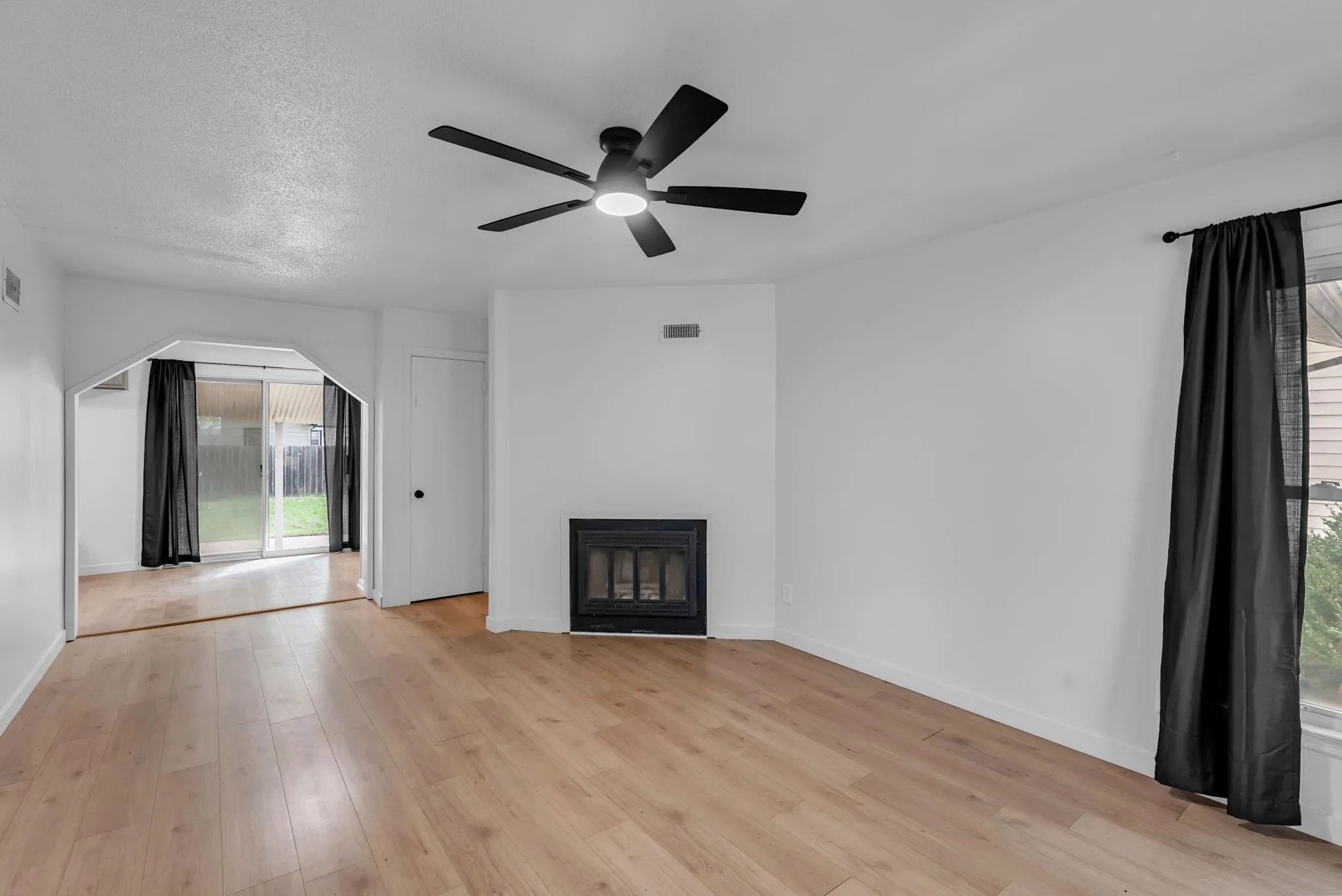 Wichita, Kansas 67218, United States, 2 Bedrooms Bedrooms, ,1 BathroomBathrooms,Residential,Active,227477