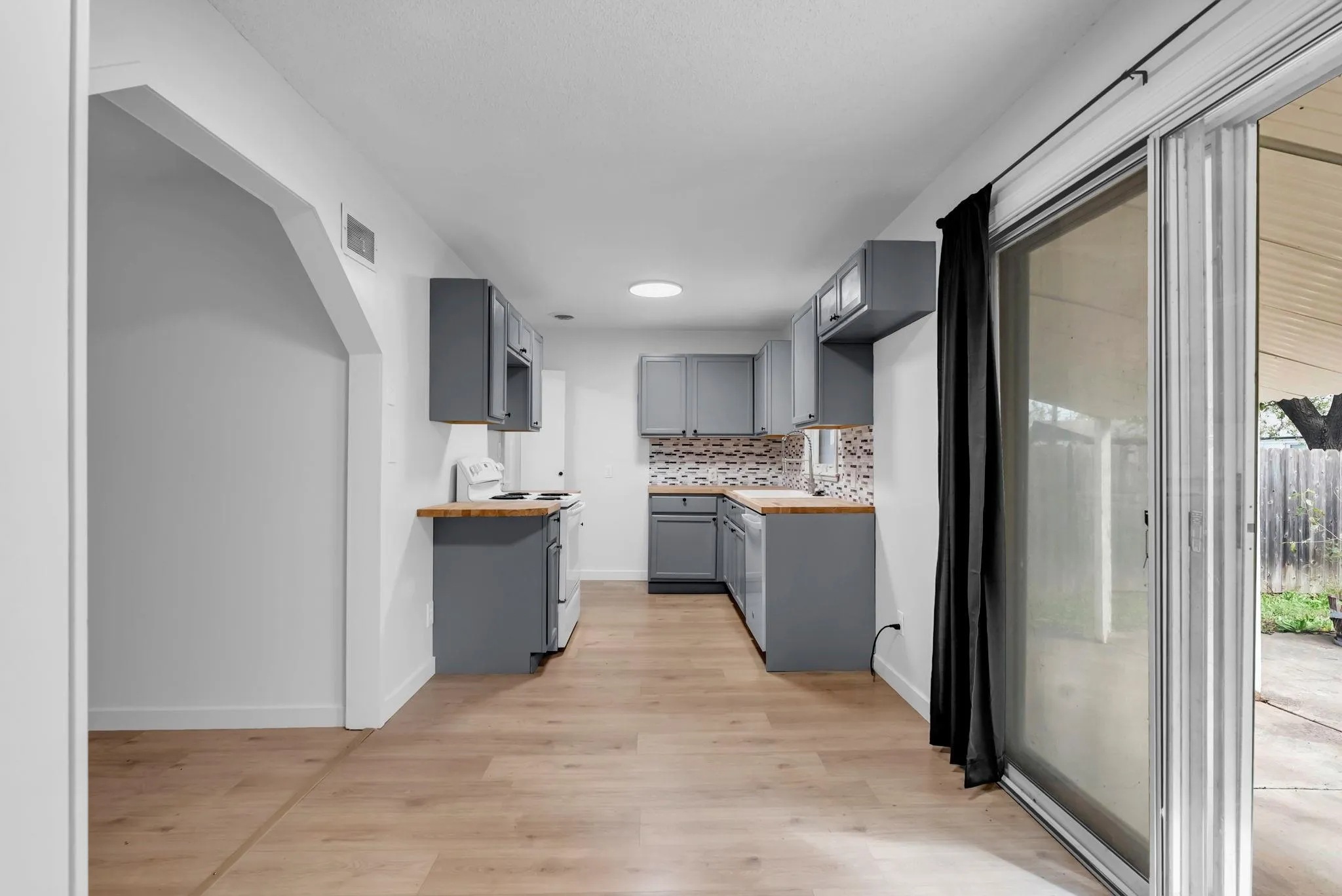 Wichita, Kansas 67218, United States, 2 Bedrooms Bedrooms, ,1 BathroomBathrooms,Residential,Active,227477