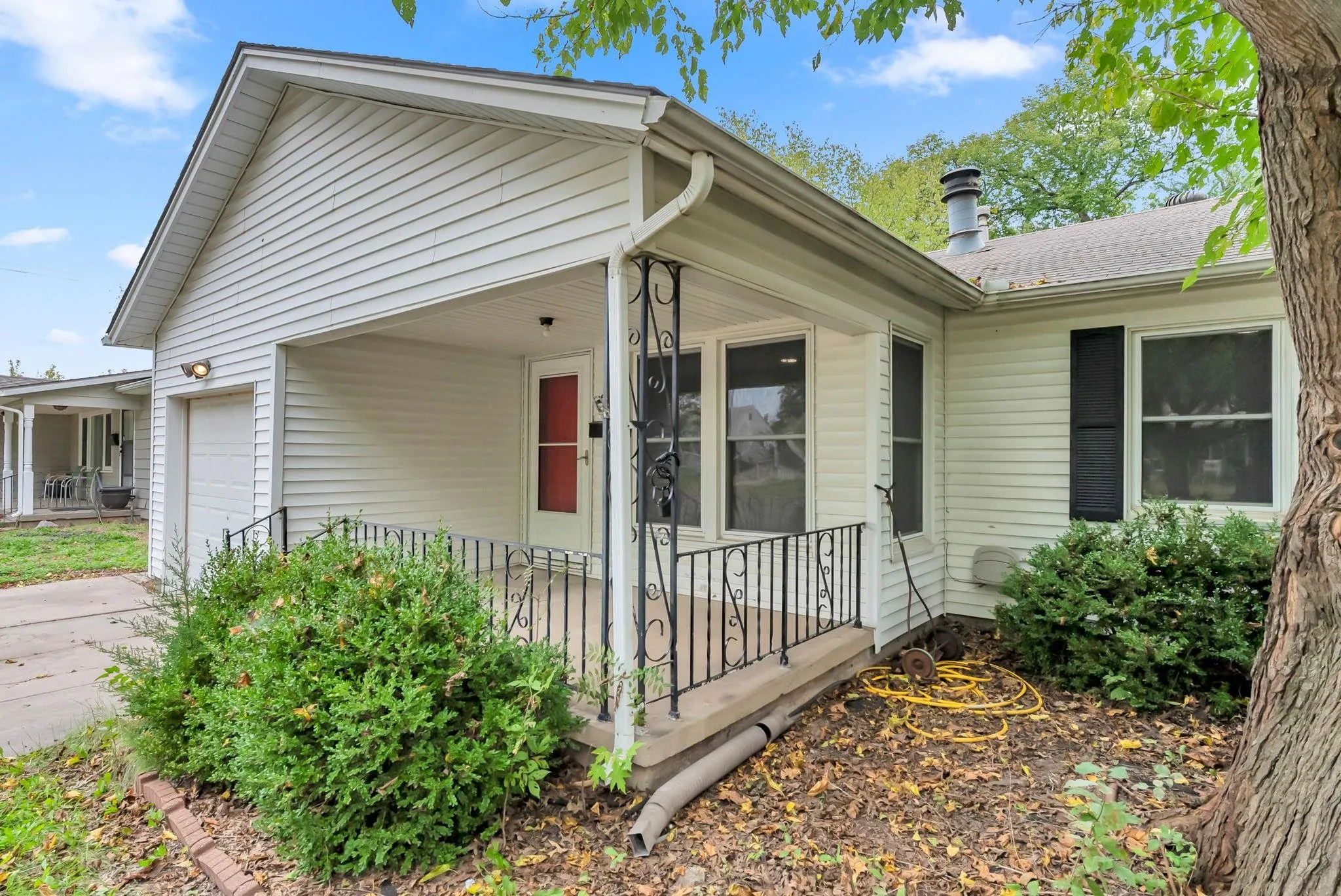 Wichita, Kansas 67218, United States, 2 Bedrooms Bedrooms, ,1 BathroomBathrooms,Residential,Active,227477