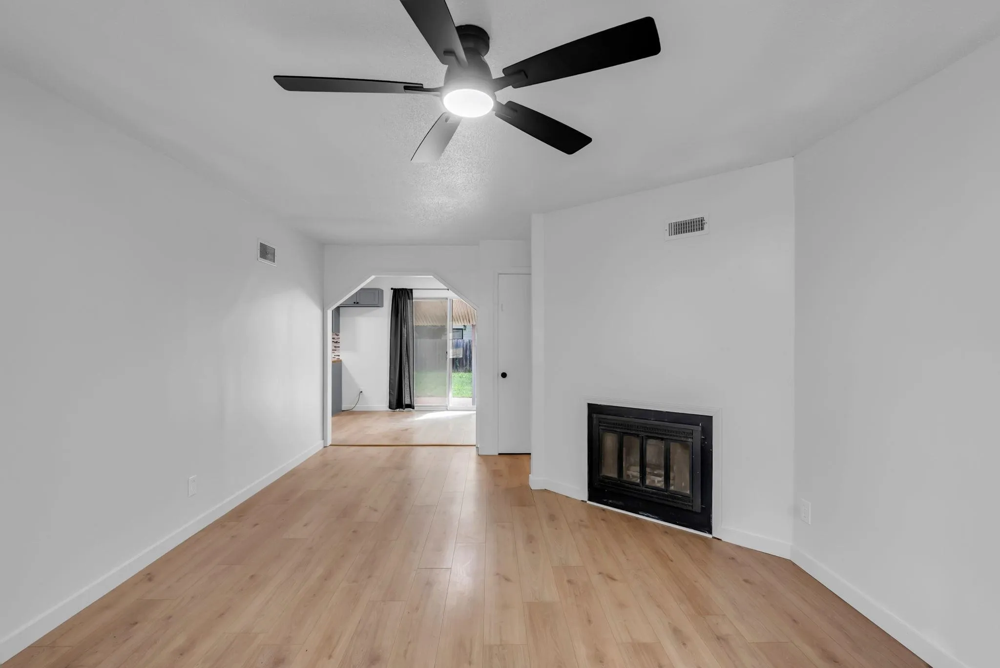 Wichita, Kansas 67218, United States, 2 Bedrooms Bedrooms, ,1 BathroomBathrooms,Residential,Active,227477