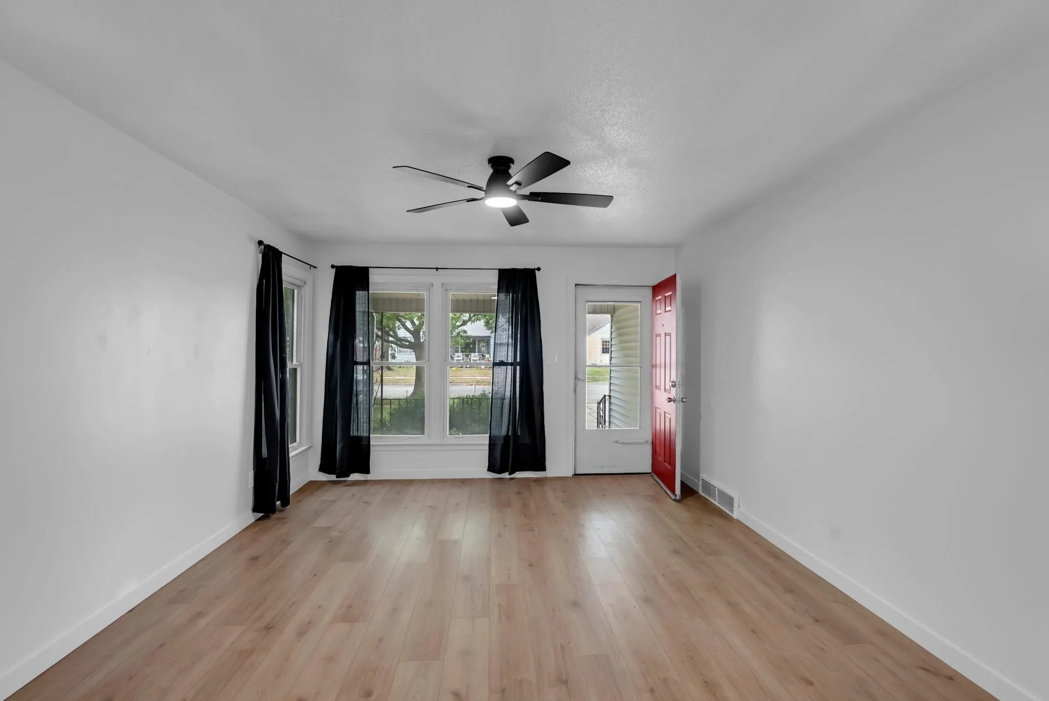 Wichita, Kansas 67218, United States, 2 Bedrooms Bedrooms, ,1 BathroomBathrooms,Residential,Active,227477