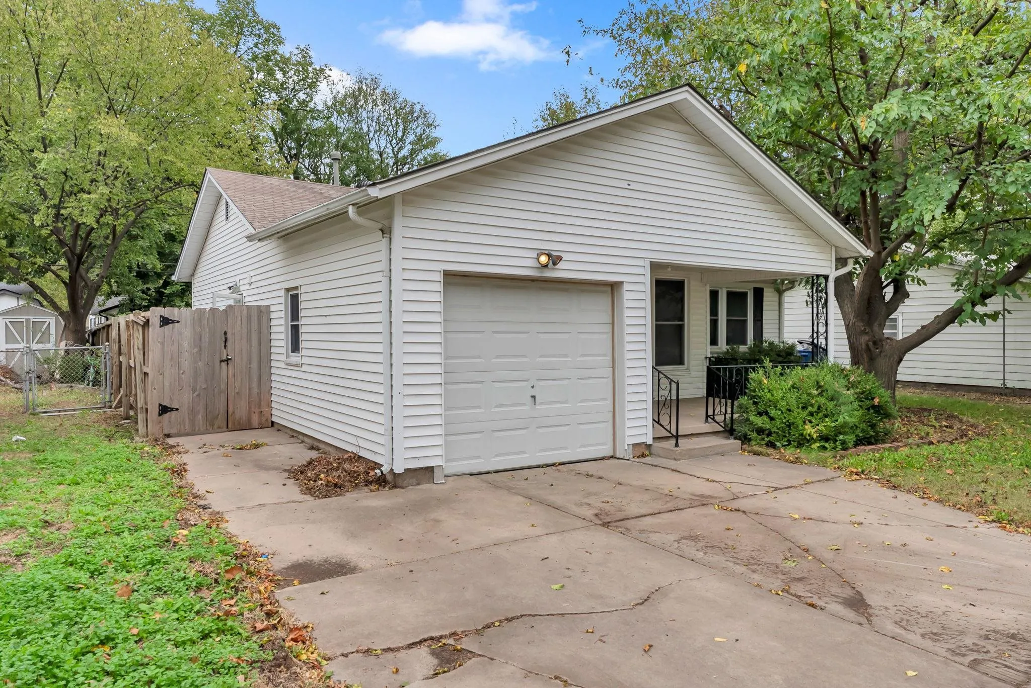 Wichita, Kansas 67218, United States, 2 Bedrooms Bedrooms, ,1 BathroomBathrooms,Residential,Active,227477