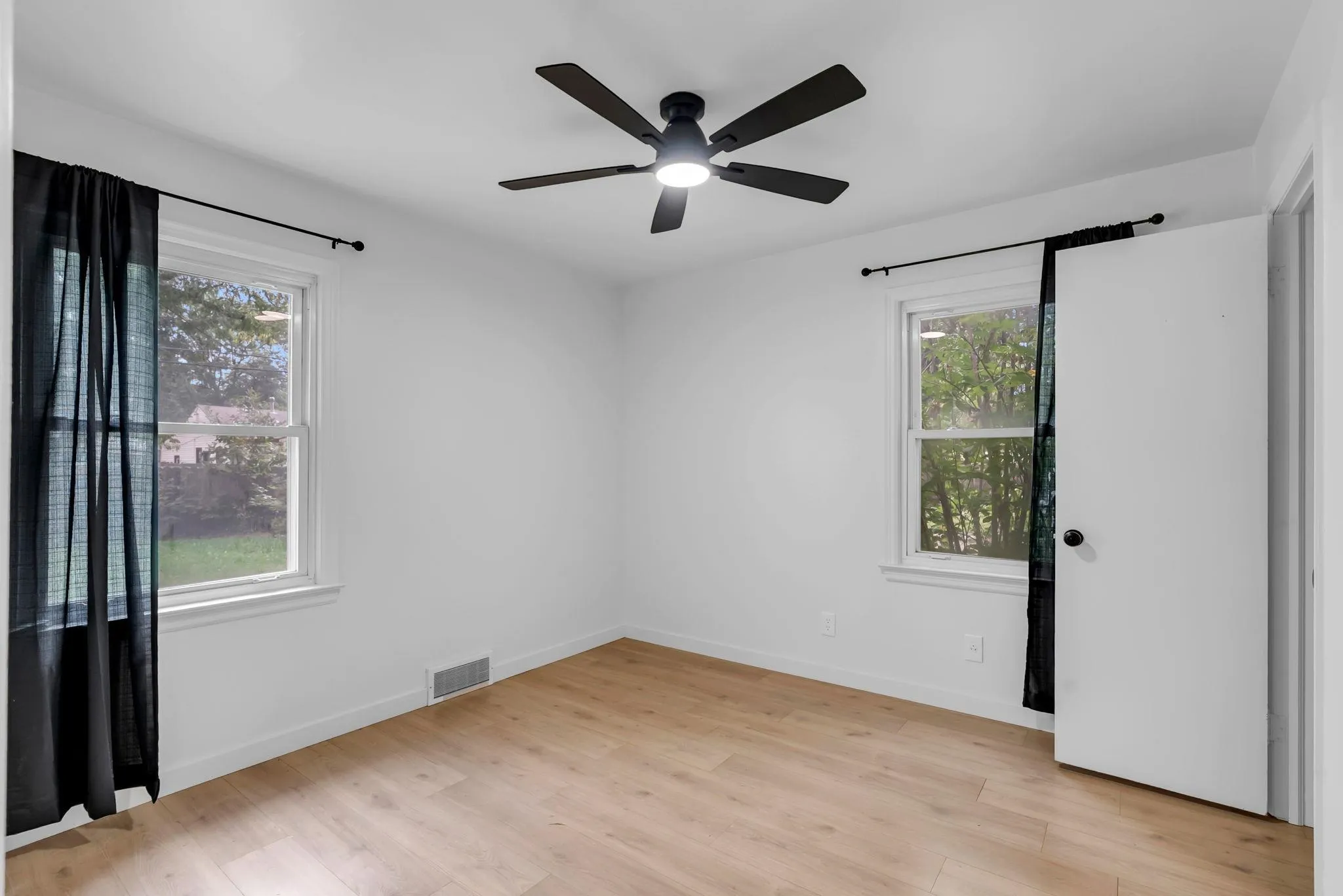 Wichita, Kansas 67218, United States, 2 Bedrooms Bedrooms, ,1 BathroomBathrooms,Residential,Active,227477