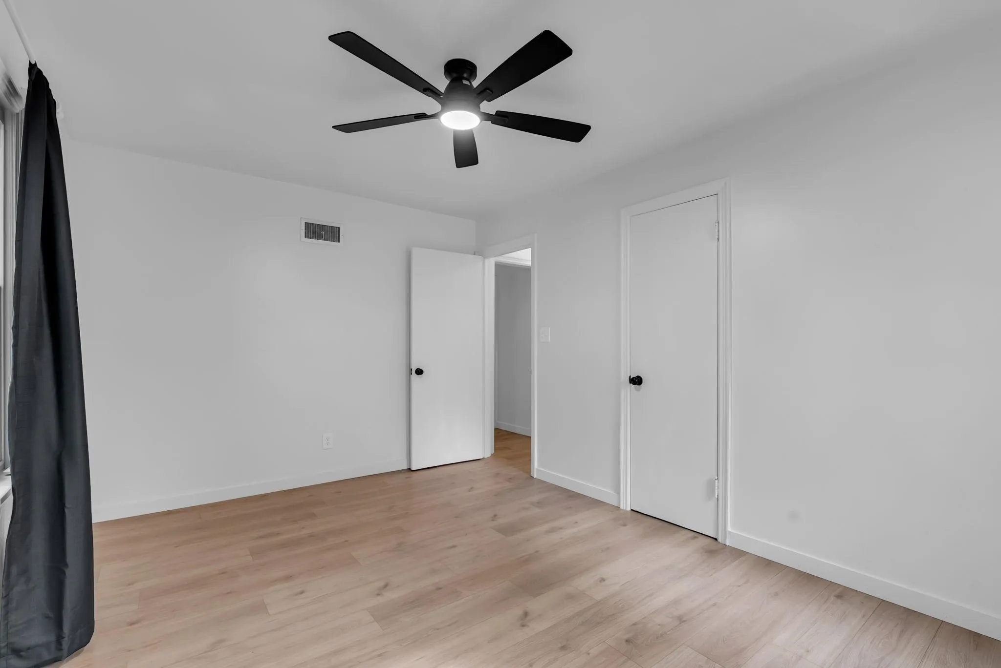 Wichita, Kansas 67218, United States, 2 Bedrooms Bedrooms, ,1 BathroomBathrooms,Residential,Active,227477