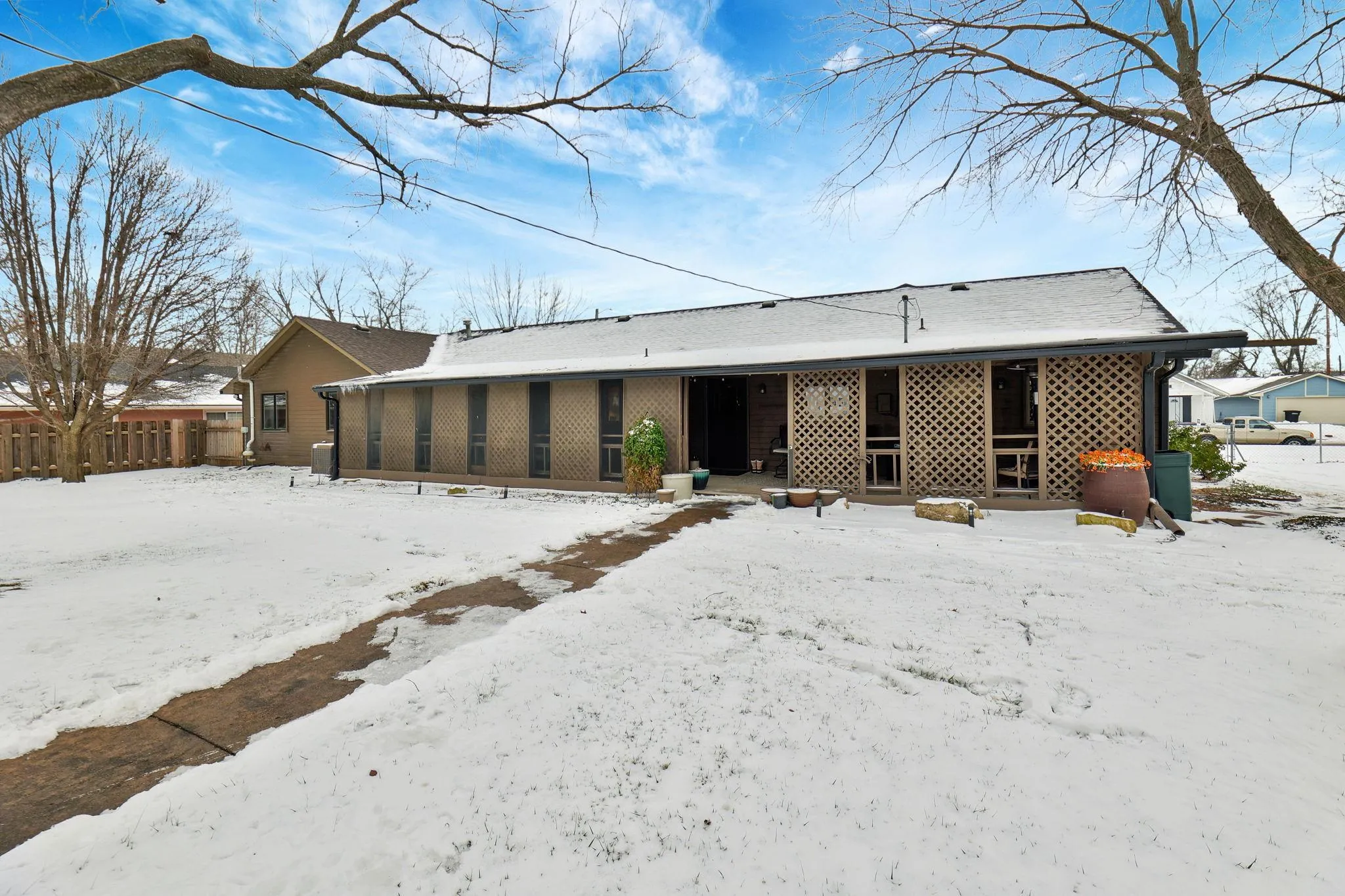 Augusta, Kansas 67010, United States, 3 Bedrooms Bedrooms, ,3 BathroomsBathrooms,Residential,Pending,16848