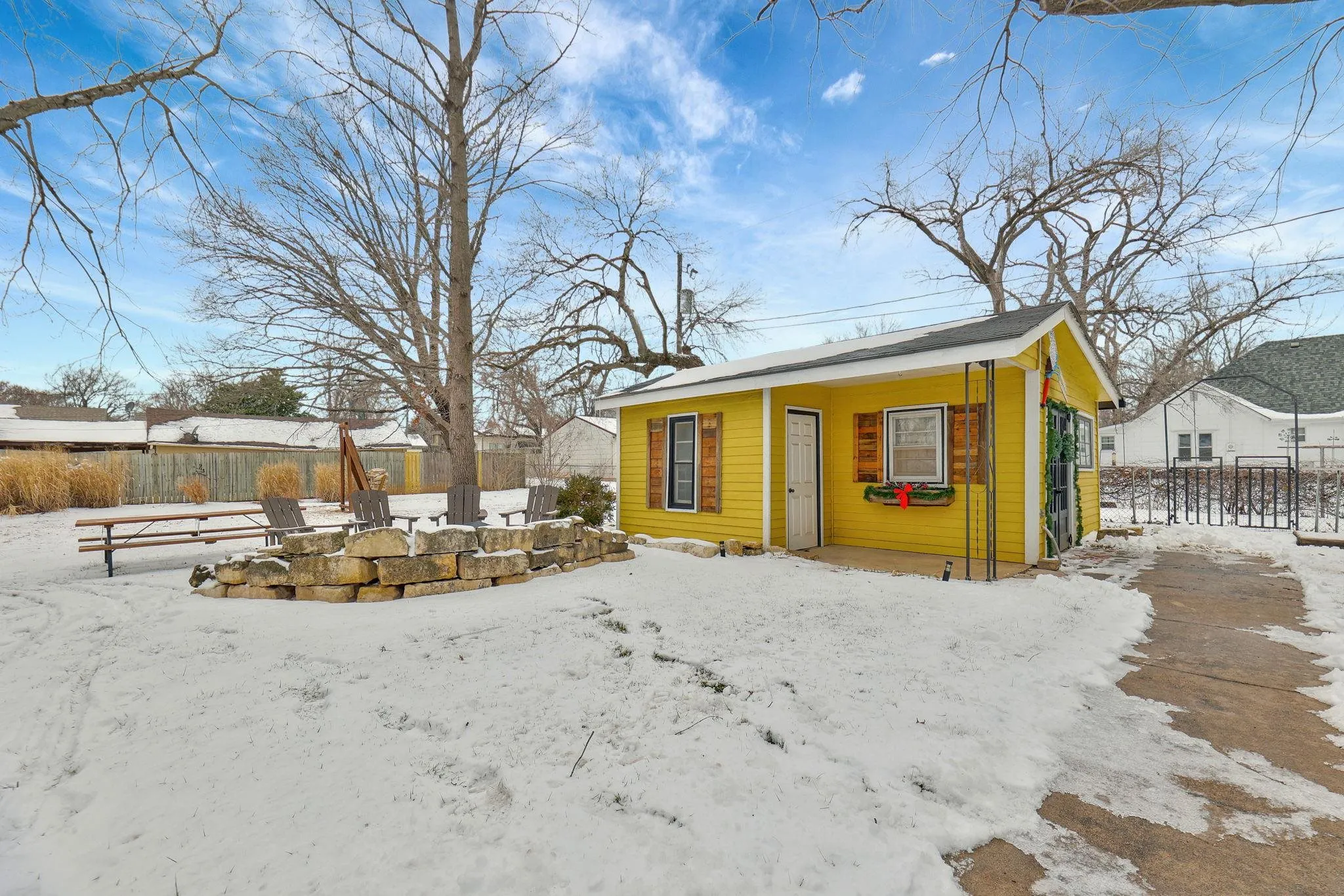 Augusta, Kansas 67010, United States, 3 Bedrooms Bedrooms, ,3 BathroomsBathrooms,Residential,Pending,16848