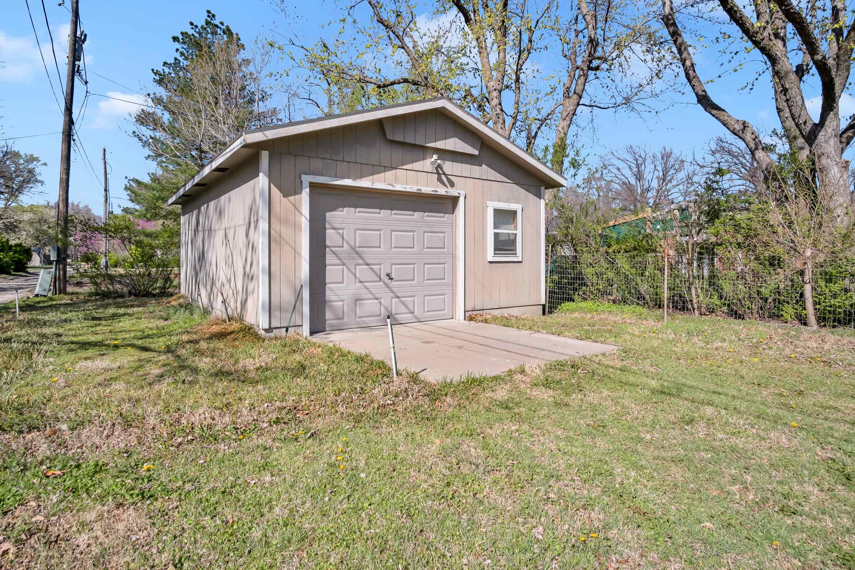 209 S College Dr, Hesston, Kansas image 36