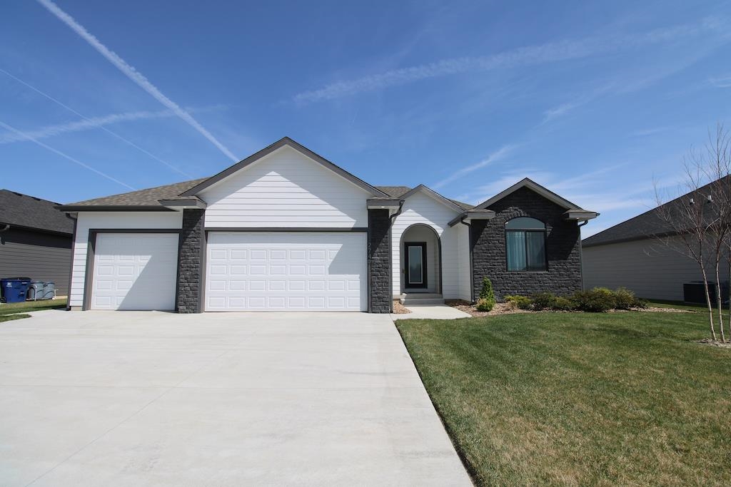 2749 Wet Stone Dr, Salina, Kansas image 1