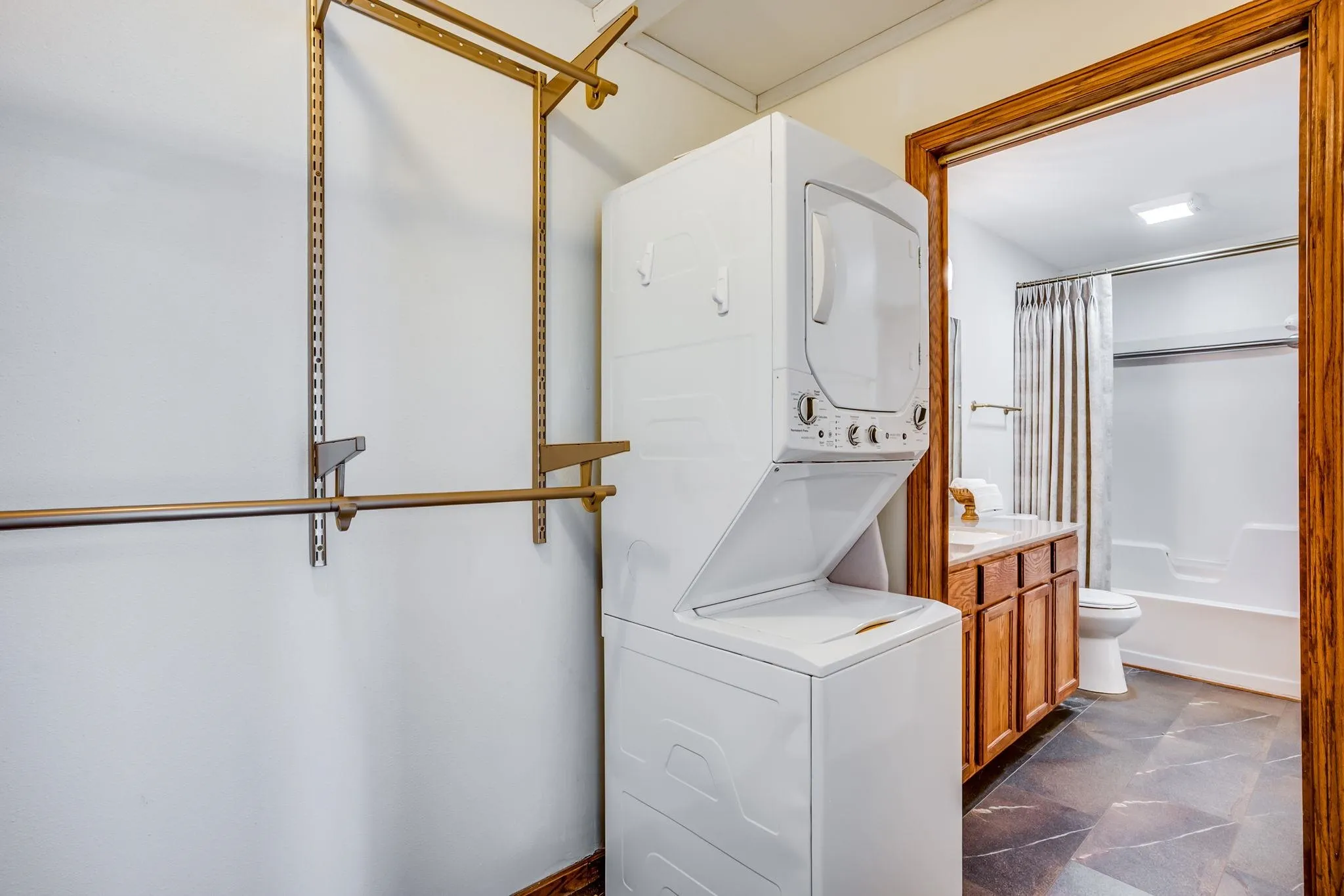 Wichita, Kansas 67212, United States, 1 Bedroom Bedrooms, ,2 BathroomsBathrooms,Residential,Active,179240