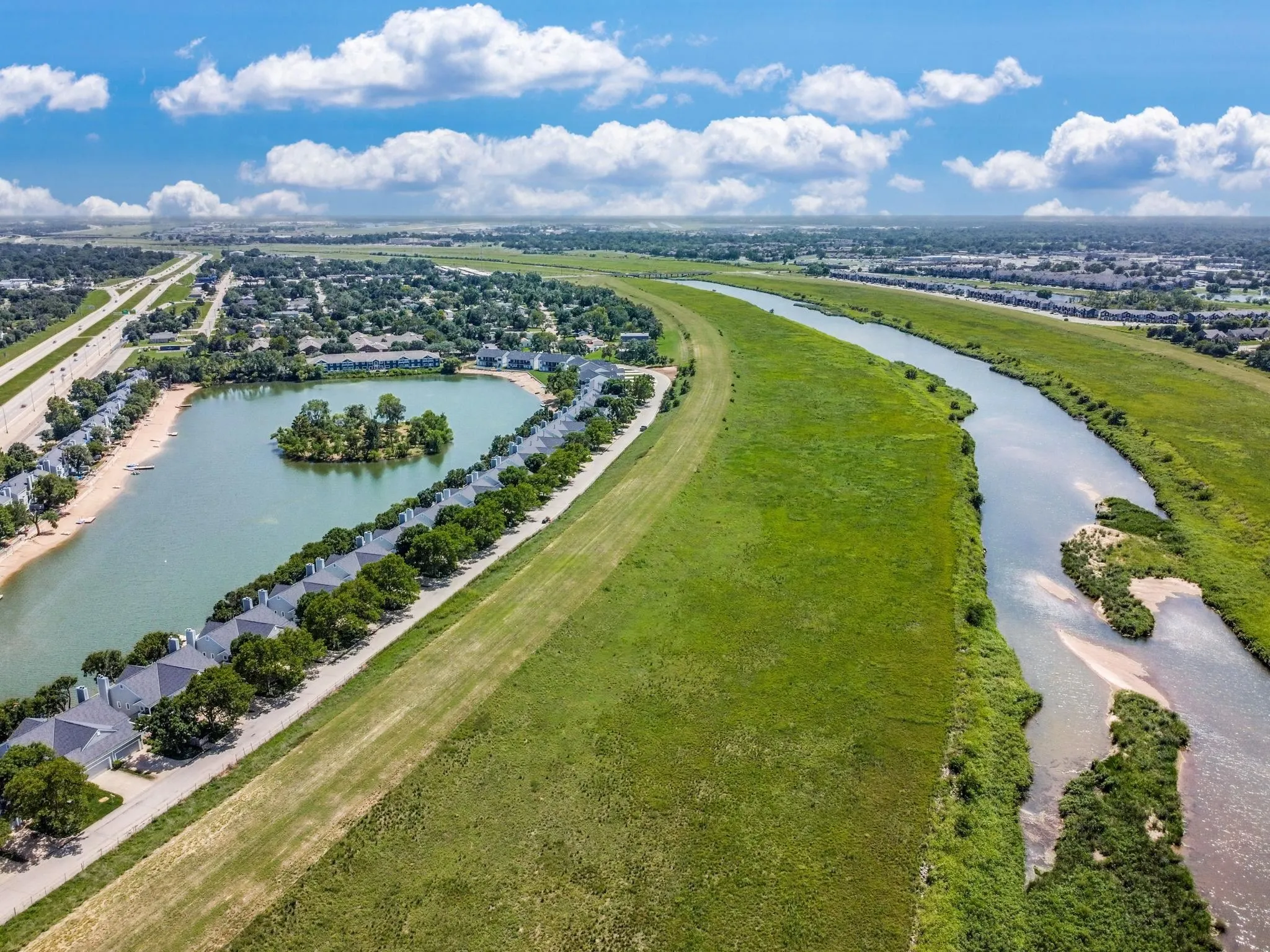 Wichita, Kansas 67212, United States, 1 Bedroom Bedrooms, ,2 BathroomsBathrooms,Residential,Active,179240