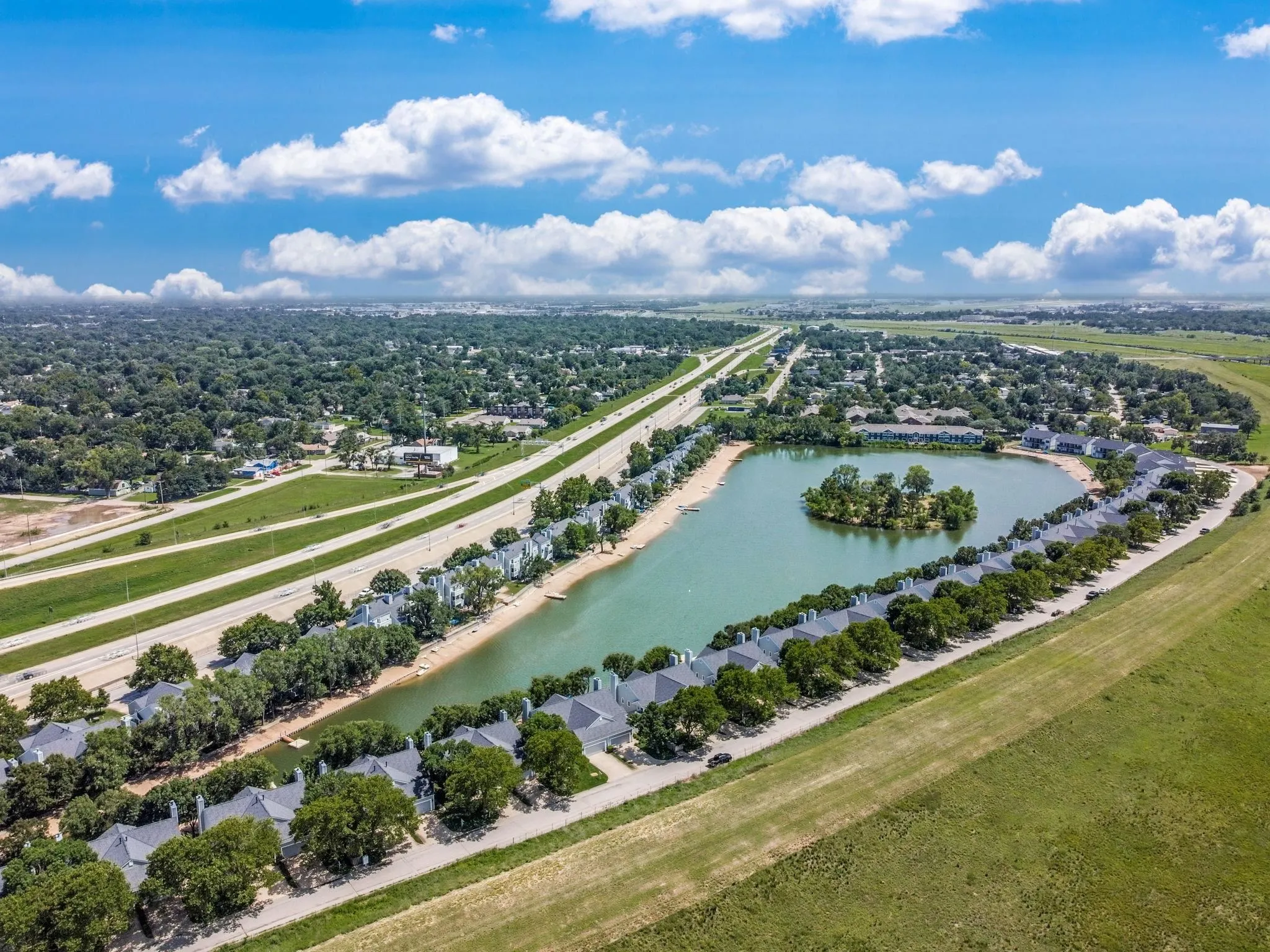 Wichita, Kansas 67212, United States, 1 Bedroom Bedrooms, ,2 BathroomsBathrooms,Residential,Active,179240